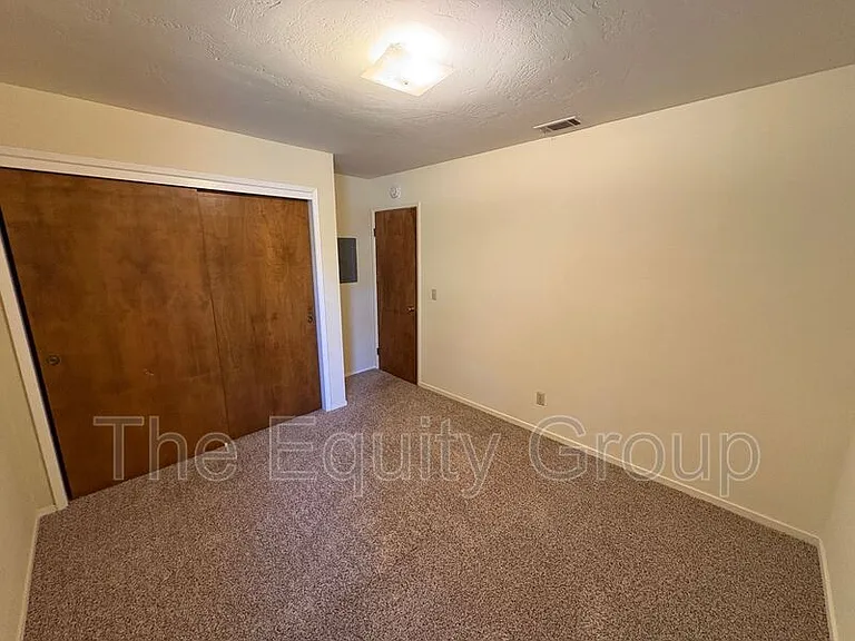 811 W Arlen Ct — Photo 11