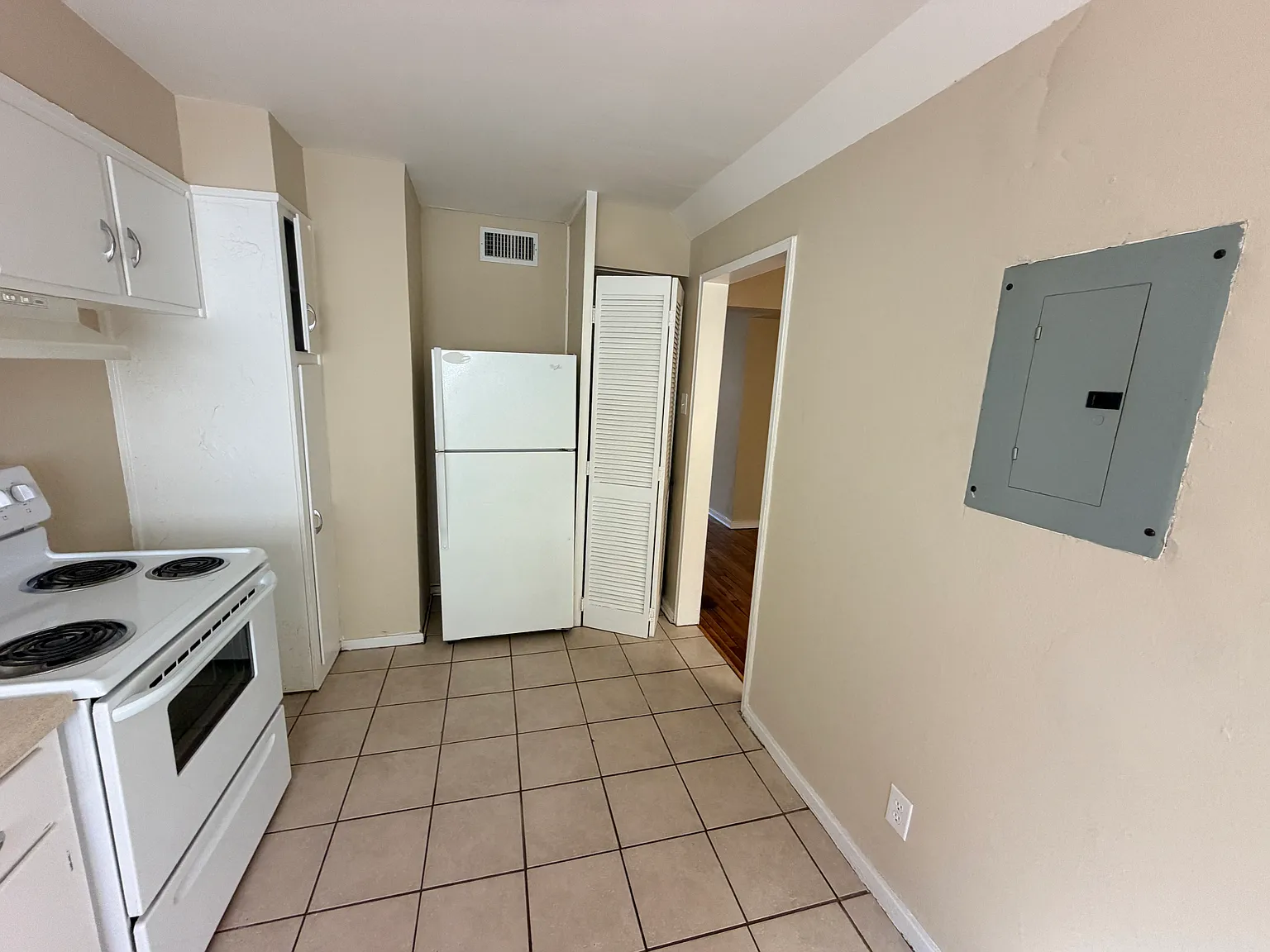 3807 Parkway Dr — Photo 3