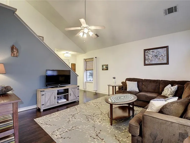 9112 Swanson Ln — Photo 3