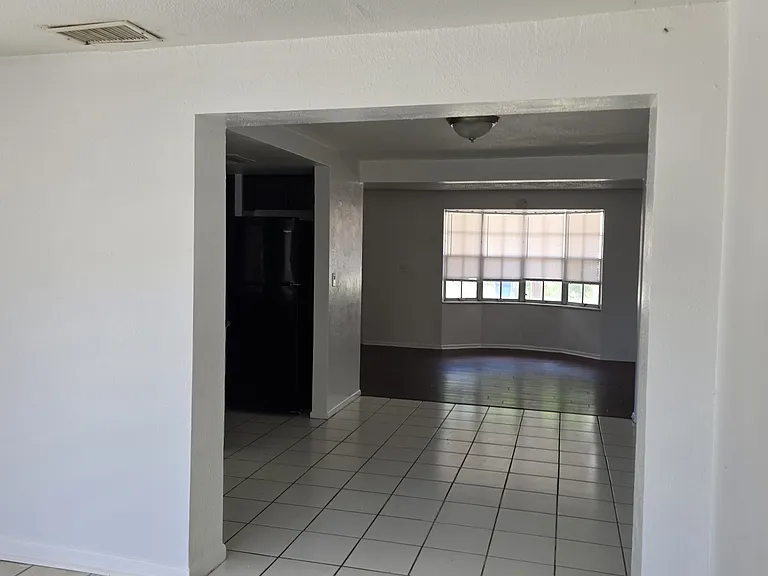 3302 Bainbridge Dr — Photo 6