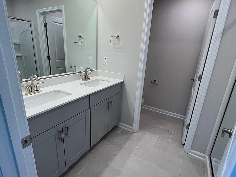 Master Fullbath - 2nd floor