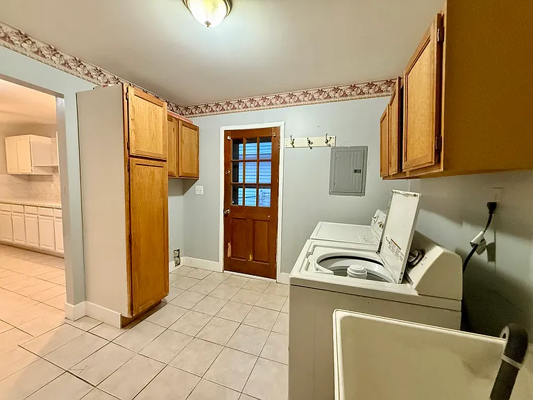 21156 Woodward St — Photo 14