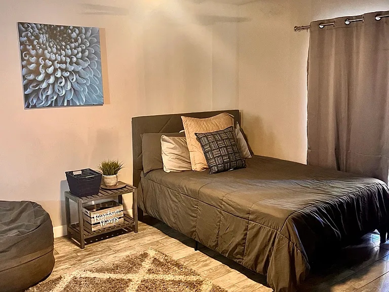 226 W Tainter Dr — Photo 8