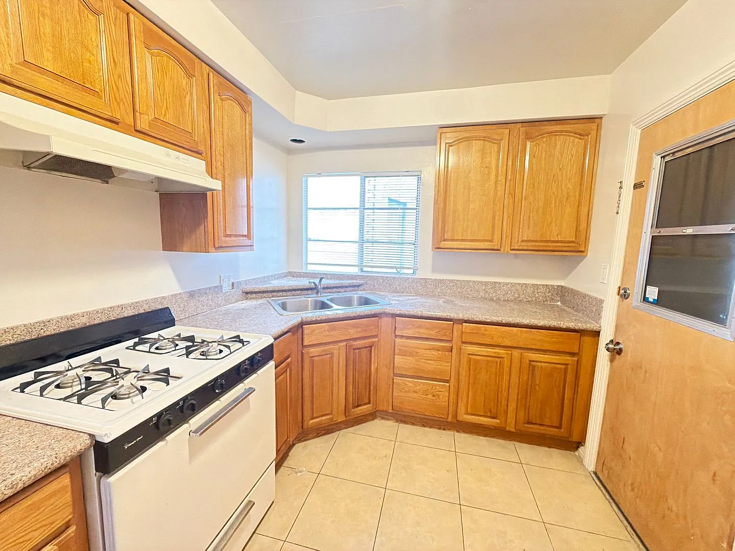 827Oxfo — Photo 4