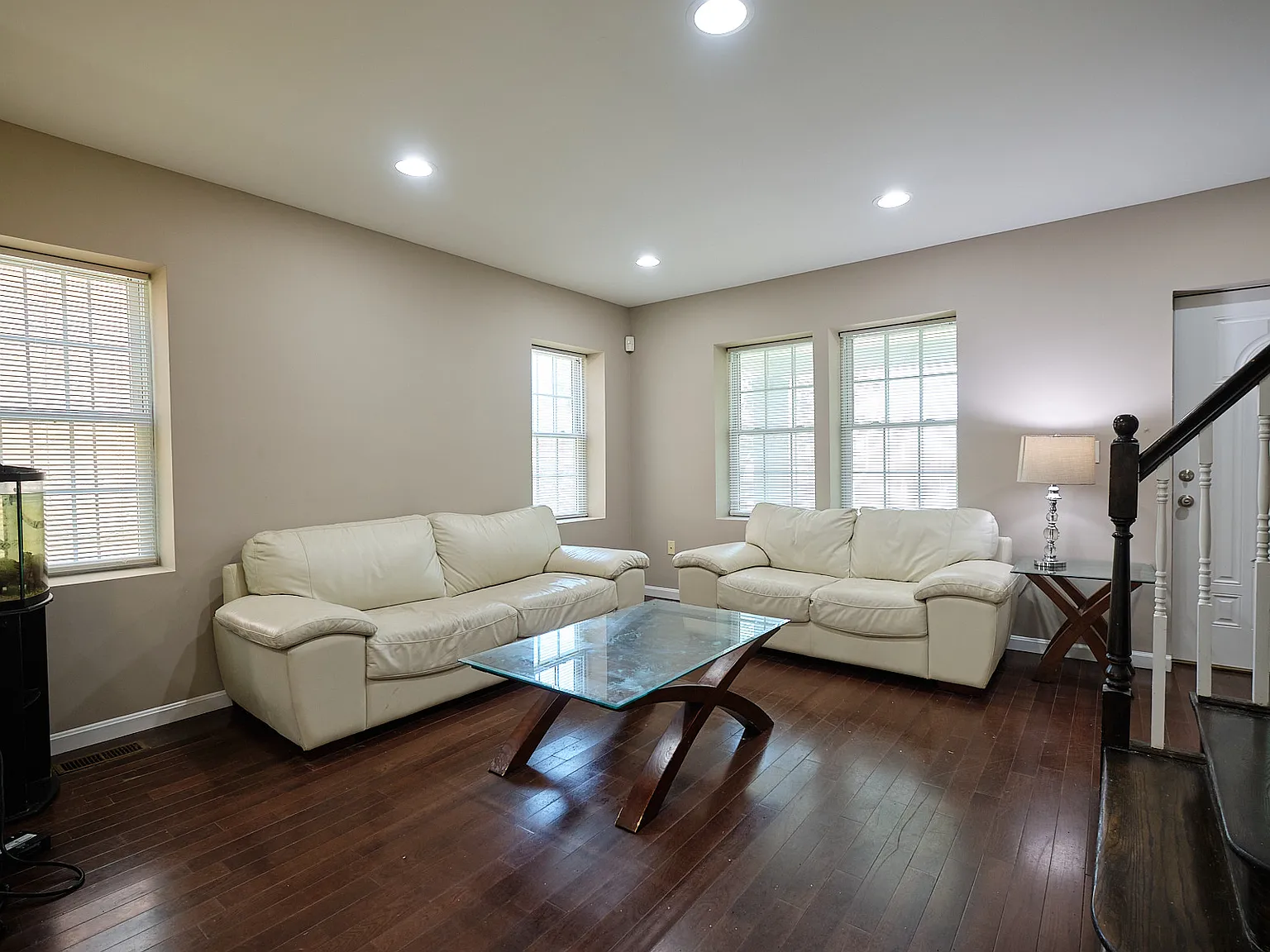 3 bed, 3738 sqft, $2,495 — Photo 4