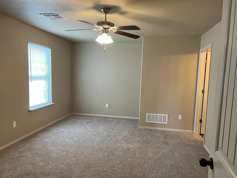 2529 S Virginia Ave — Photo 9