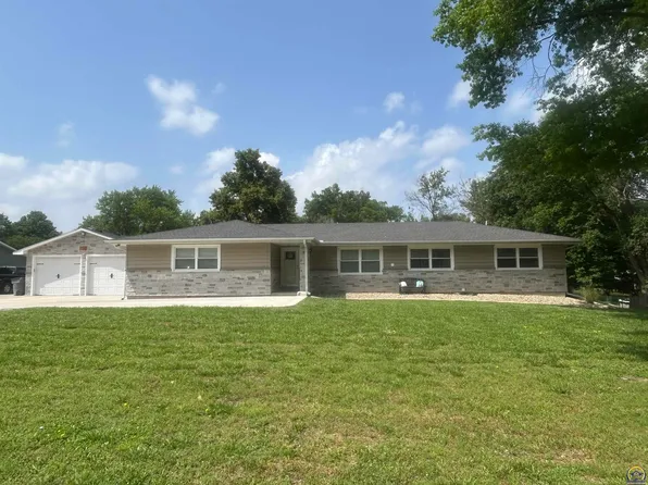 1310 Drury Ln, Emporia, KS 66801