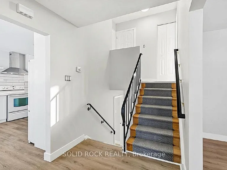 2158 Fillmore Cres — Photo 15