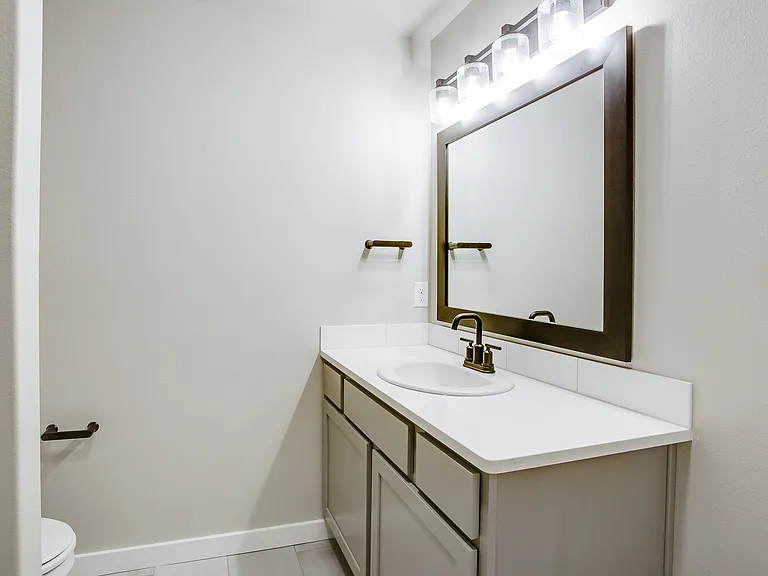 13702 Avenue R — Photo 16