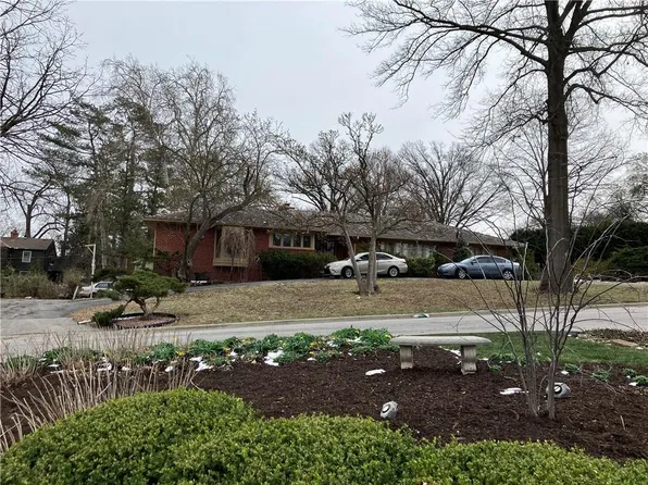 5611 Cherokee Cir, Fairway, KS 66205