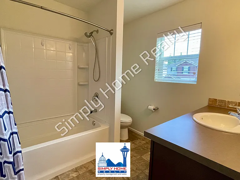 2420 Burlwood St NE — Photo 22
