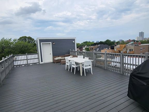 4th image of 3611 N Greenview Ave #Top