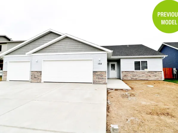 2308 23rd Ave NW, Minot, ND 58703