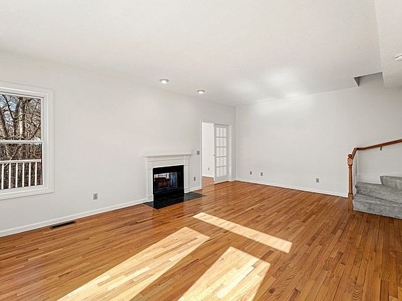 4th image of 11 Maple Ridge Dr #11