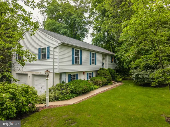 327 Hunters Run Rd, Honey Brook, PA 19344