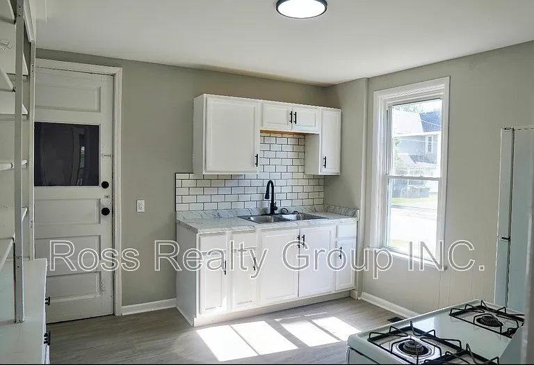702 Boalt St #DOWNSTAIRS — Photo 2