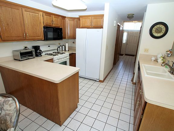 3rd image of 126 Oak Hill Dr