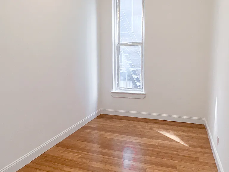 225 E 14th St #4E — Photo 5