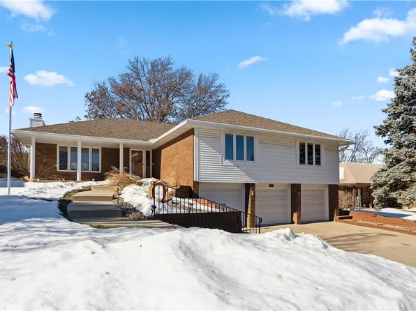 1712 NW 102nd St, Clive, IA 50325