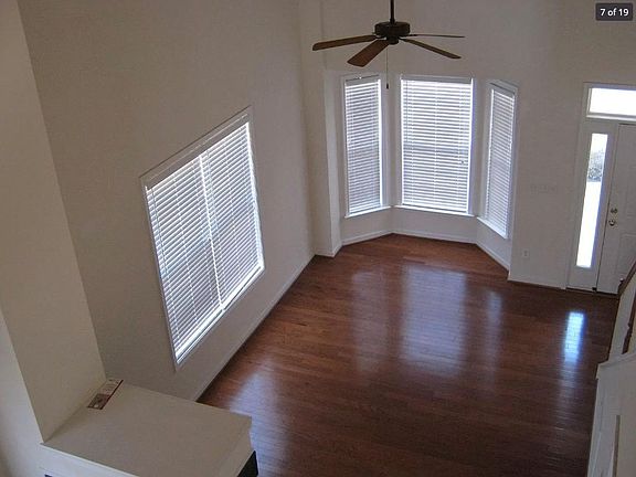 4th image of 841 Parkland Pl