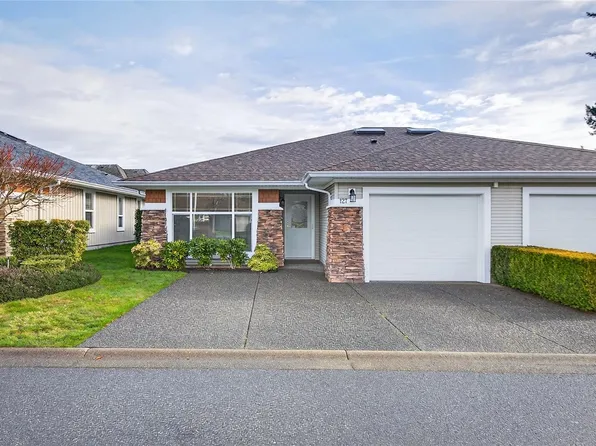 1919 Saint Andrews Pl #127, Courtenay, BC V9N 9J4