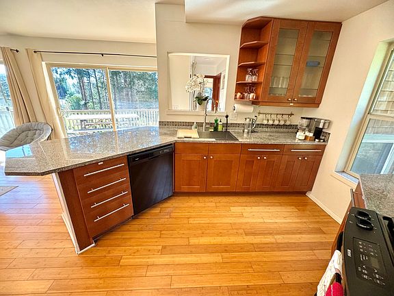 4th image of 21 Nob Hill Rd