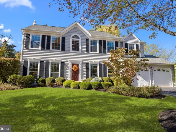 9 Tulip Dr, Newtown, PA 18940