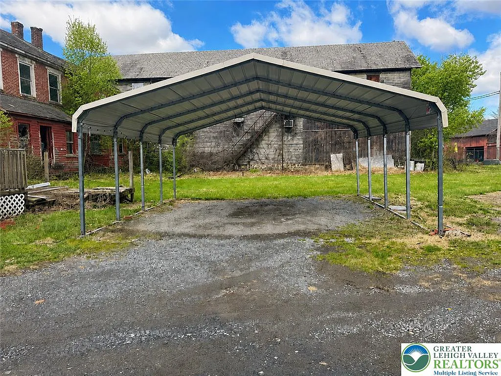 3 bed, 1.0 bath, 1512 sqft, $1,600 — Photo 4