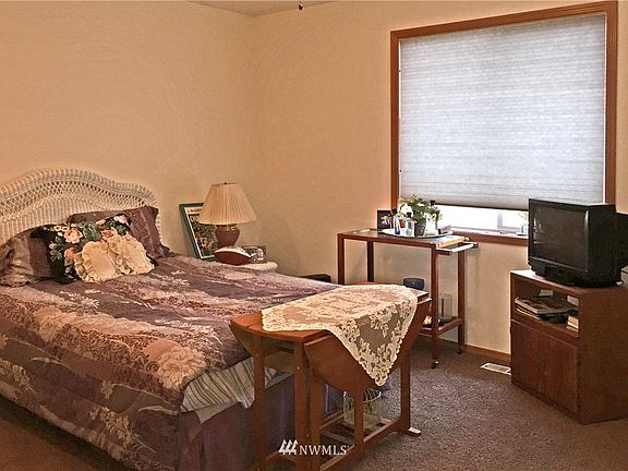 4th image of 1108 W 145th Place