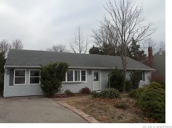 10 James Hollow Dr, Barnegat, NJ 08005