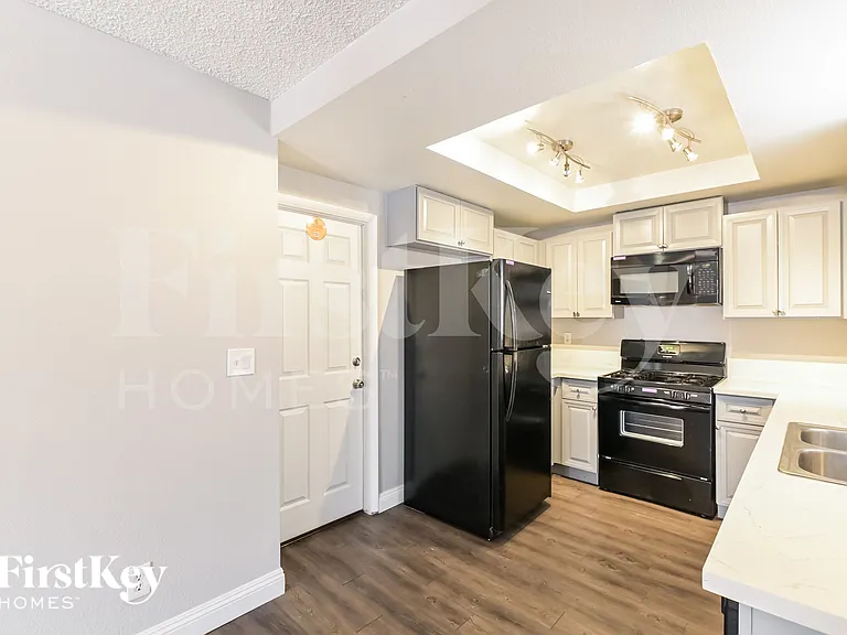 1742 La Cruz Dr — Photo 5