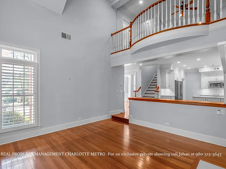 529 Queens Rd — Photo 28