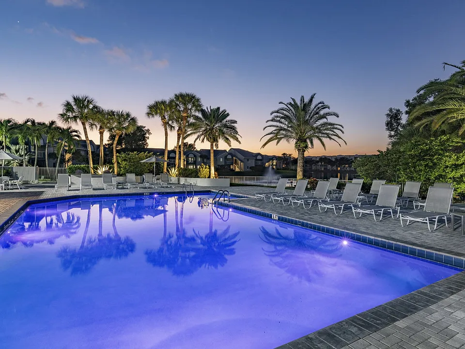 8800 Lakeside