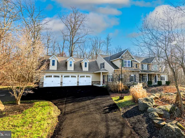9279 Rosewood Dr, Lower Milford Township, PA 18041