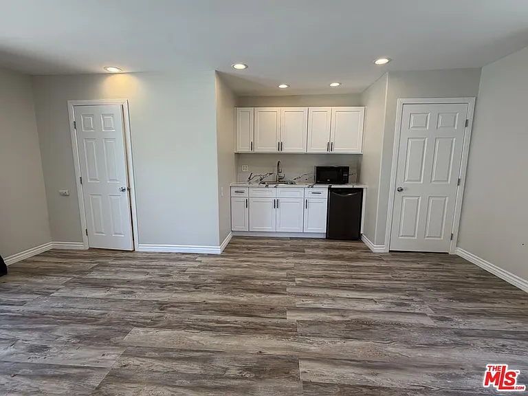 4747 Cartwright Ave — Photo 52
