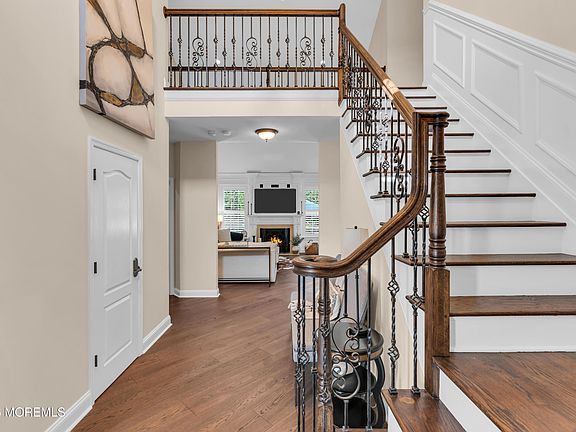 5th image of 42 W Parsonage Way