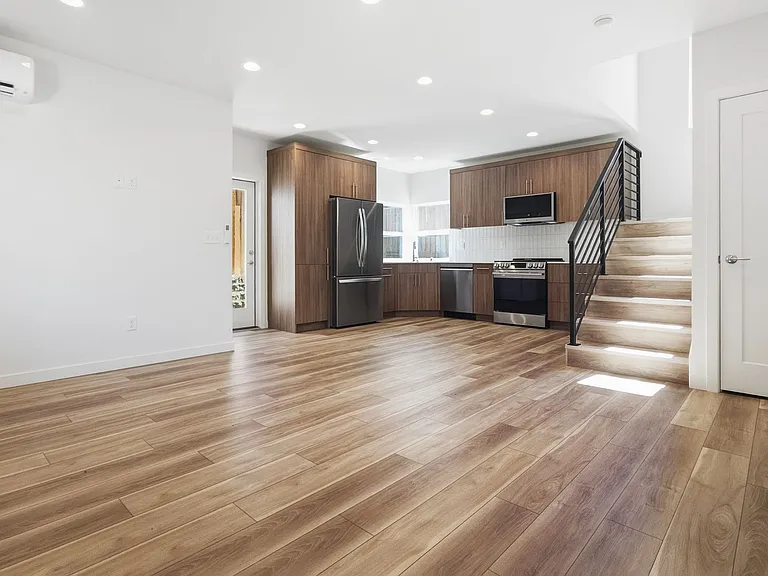 3543 NE 145th St — Photo 8