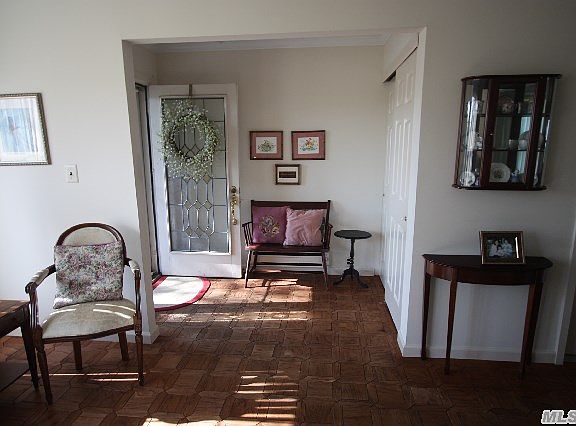 2nd image of 110 Hearthside Dr