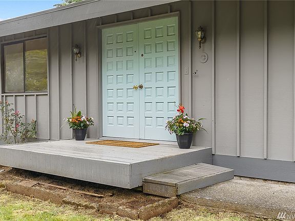 Double door entry to greet your guests.