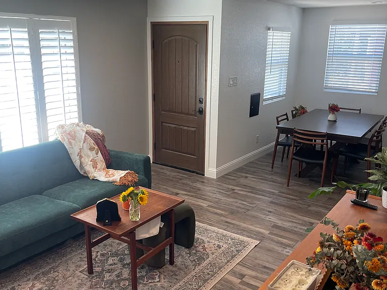 105 Hollywood Ave — Photo 3
