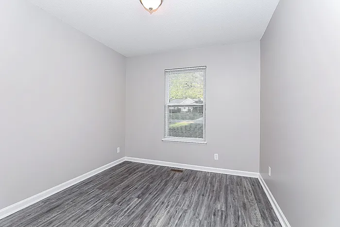 573 Brady Dr — Photo 6