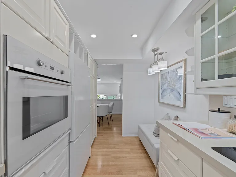 9501 W Olympic Blvd — Photo 11
