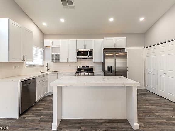 3rd image of 2432 Seymour Ct