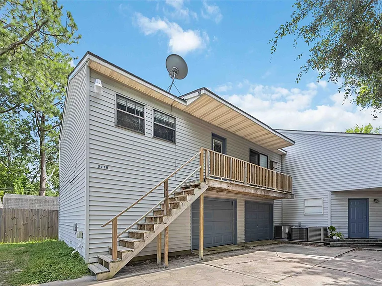 2119 N Austin Ave #C — Photo 2
