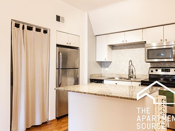 2nd image of 1224 W Augusta Blvd #1F