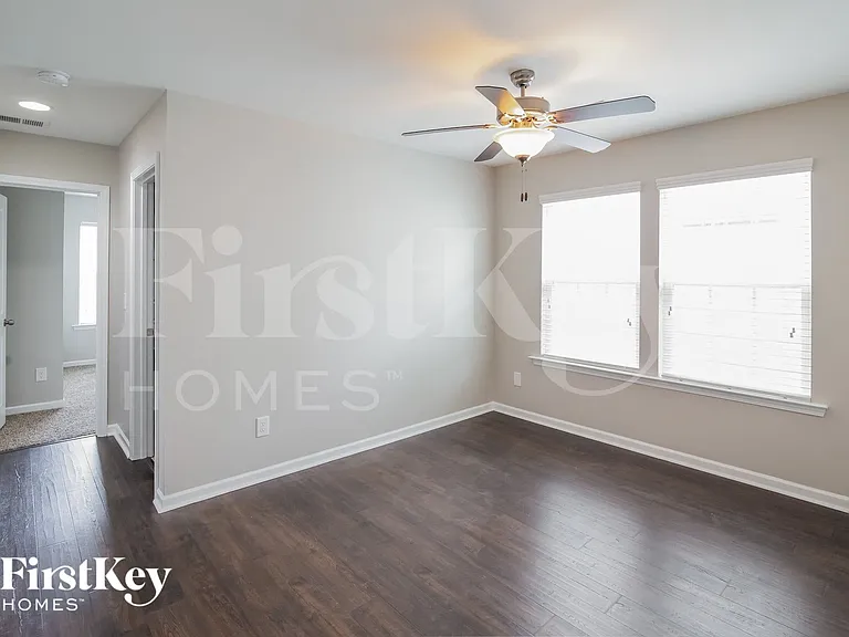 165 Longford Dr — Photo 10