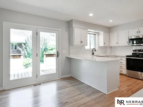 2314 Benson Gardens Blvd, Omaha, NE 68134