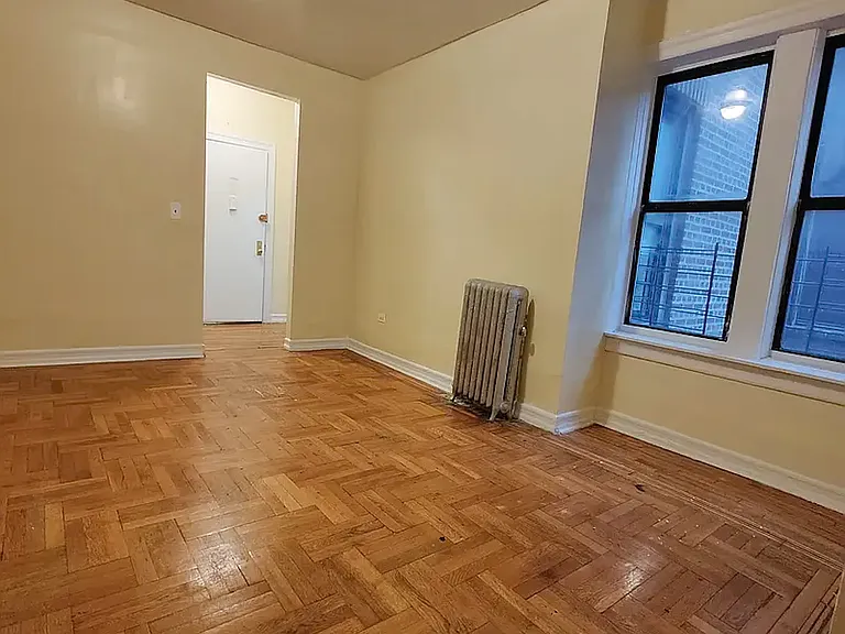 2420 Creston Ave #2C — Photo 2