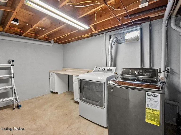 9903 Welshpool Ct — Photo 15