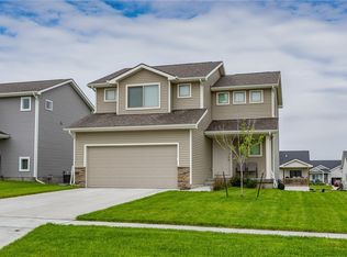 9044 Primo Ln, West Des Moines, IA 50266